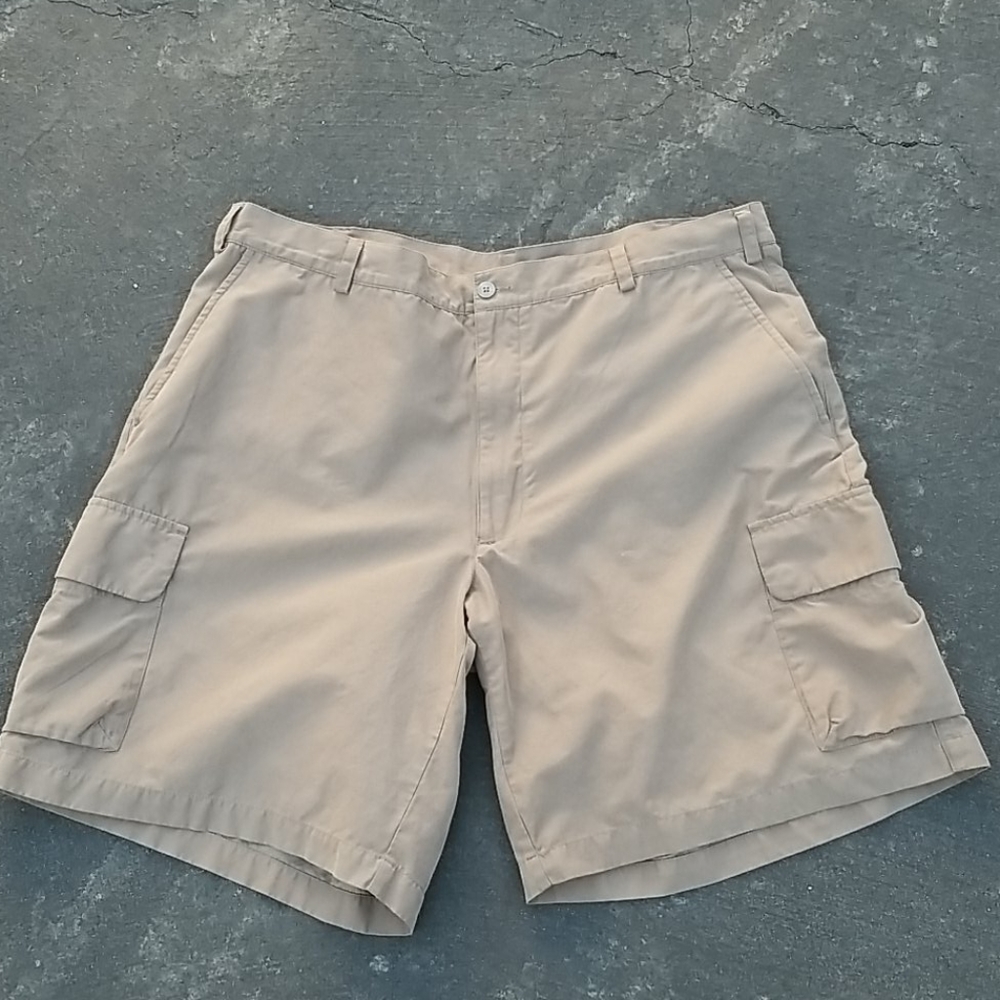 Men's Nike golf shorts size 40